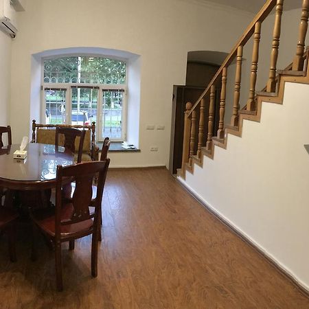 Apartment By Family Hotel Erevan Esterno foto