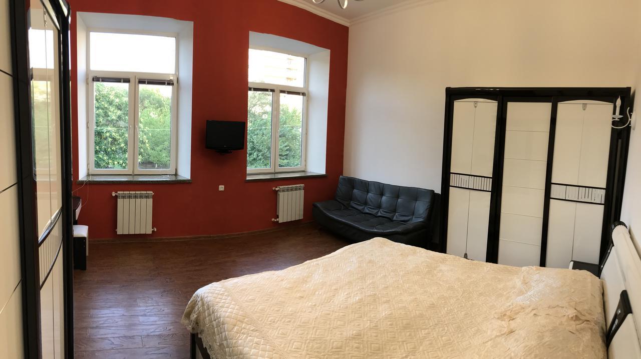 Apartment By Family Hotel Erevan Esterno foto