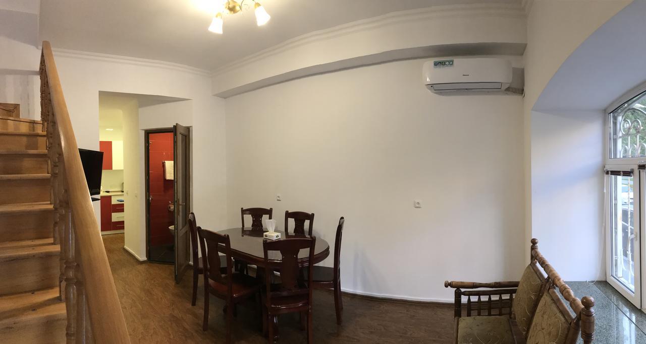 Apartment By Family Hotel Erevan Esterno foto